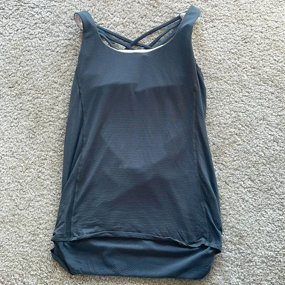 Lululemon Tank Top size 6 -Make an offer ✨ - Picture 3 of 5